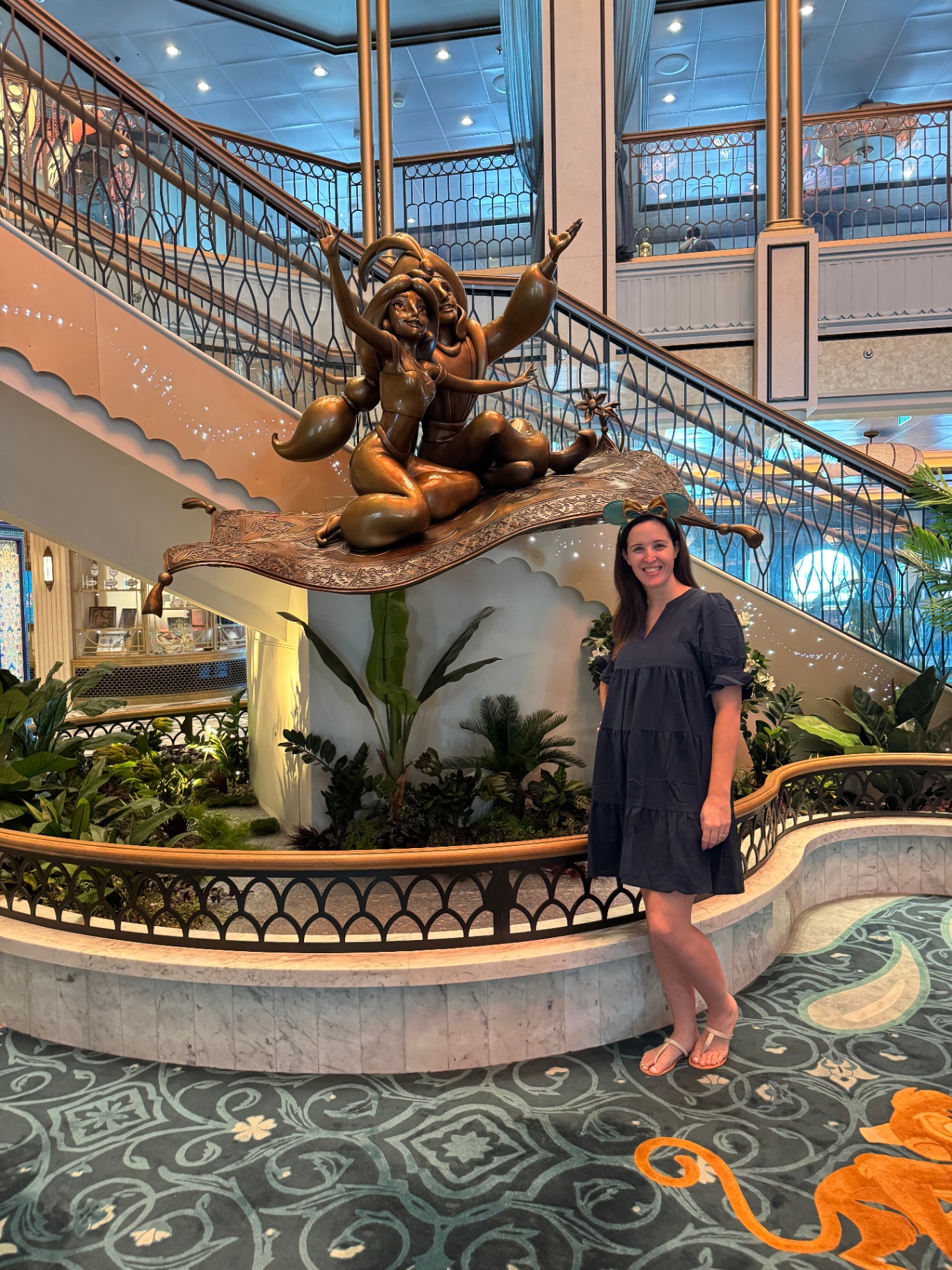 Alexis with the Aladdin and Jasmine statue at Magic Kingdom