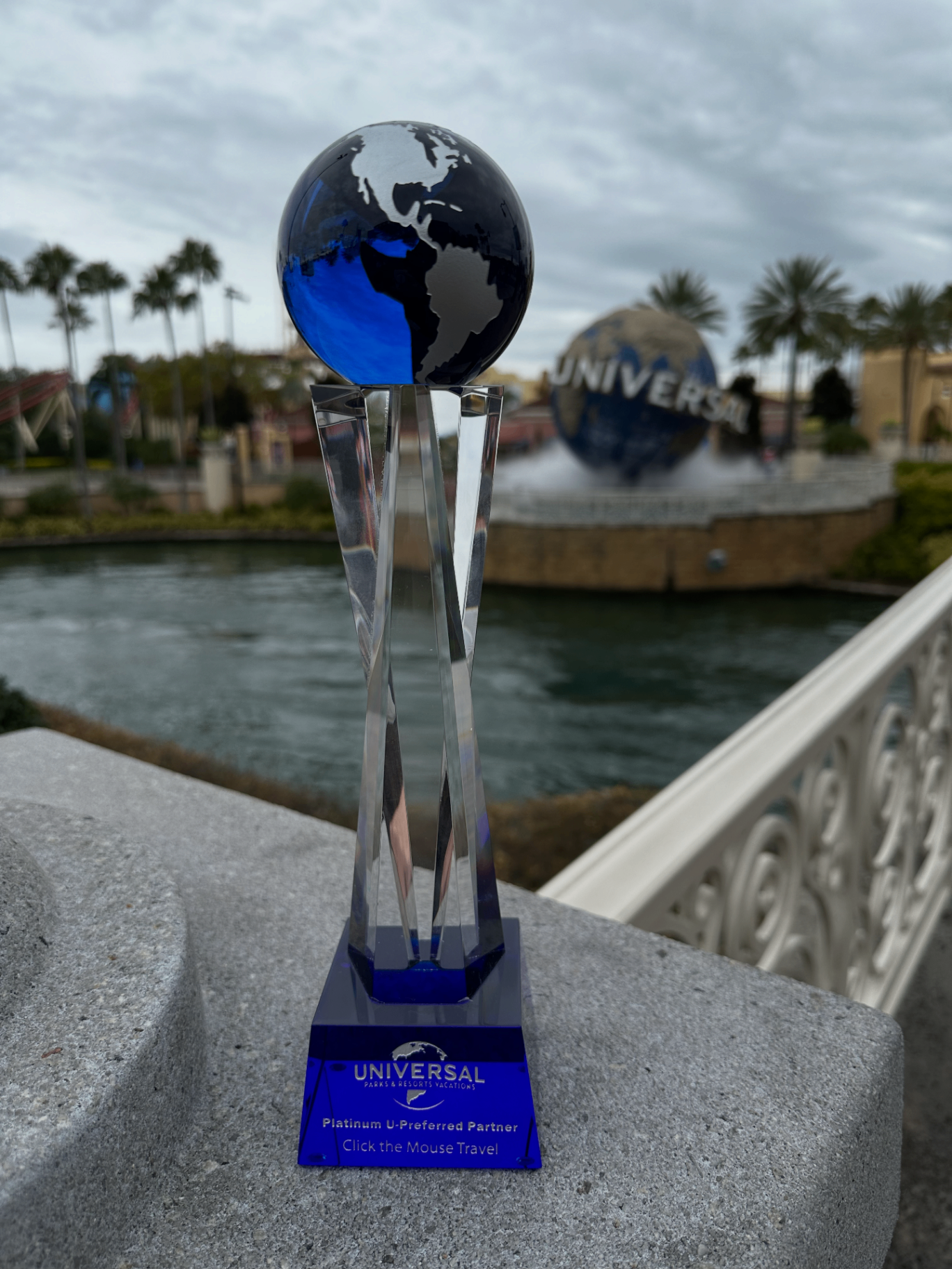 Universal Orlando Platinum U-Preferred Partner crystal trophy for ClickTheMouse
